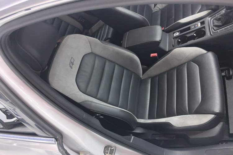 Used Volkswagen Golf 2016 1.4TSI Automatic R-Line
