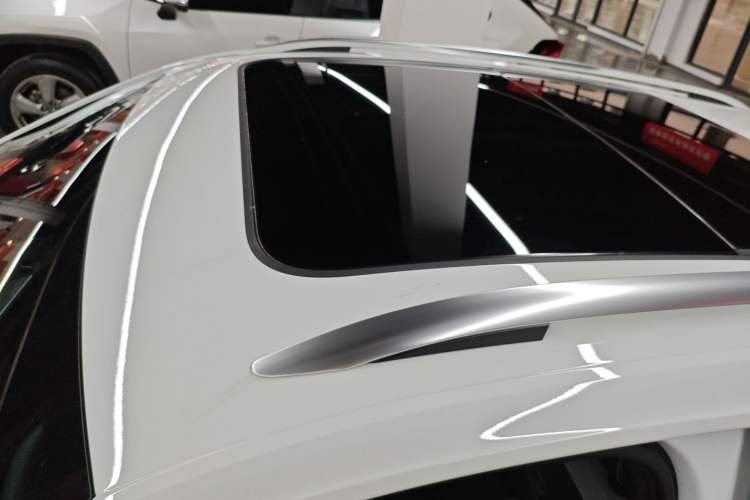 Used Volkswagen T-ROC 2025 Facelift Model 2 300TSI DSG Two-Wheel Drive Chenguang Edition
