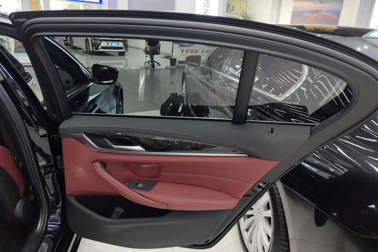 Used BMW 5 Series 2022 Second Facelift 525Li M Sport Package
