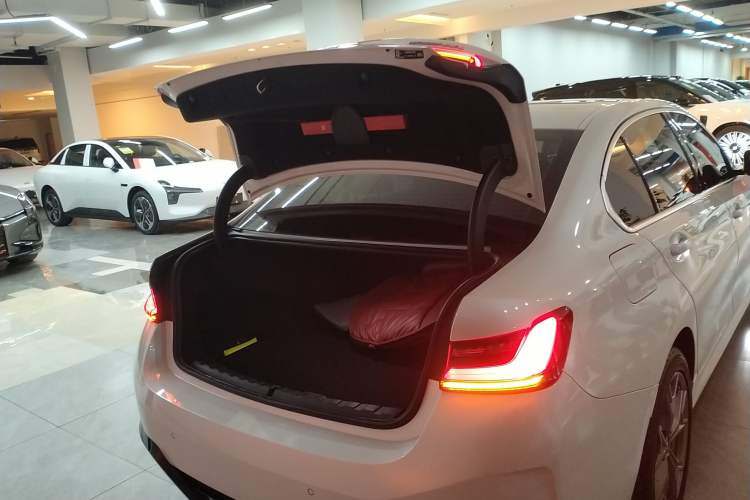 Used BMW i3 2022 eDrive 35 L
