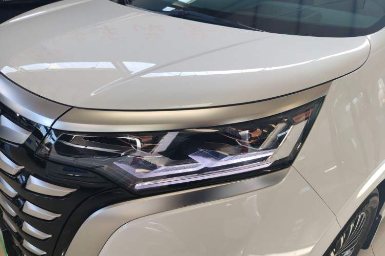 Used Denza D9 2022 DM-i 970 Four-Wheel Drive Prestige Model
