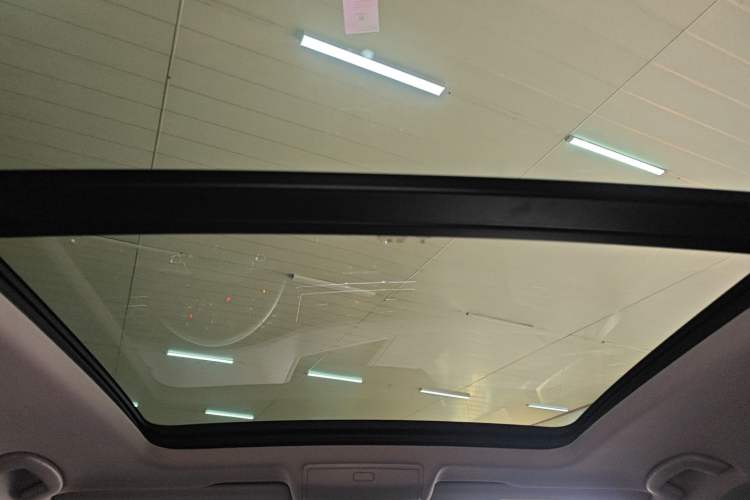 Used Volkswagen Tiguan L 2021 330TSI Automatic Two-Wheel Drive Smart Edition
