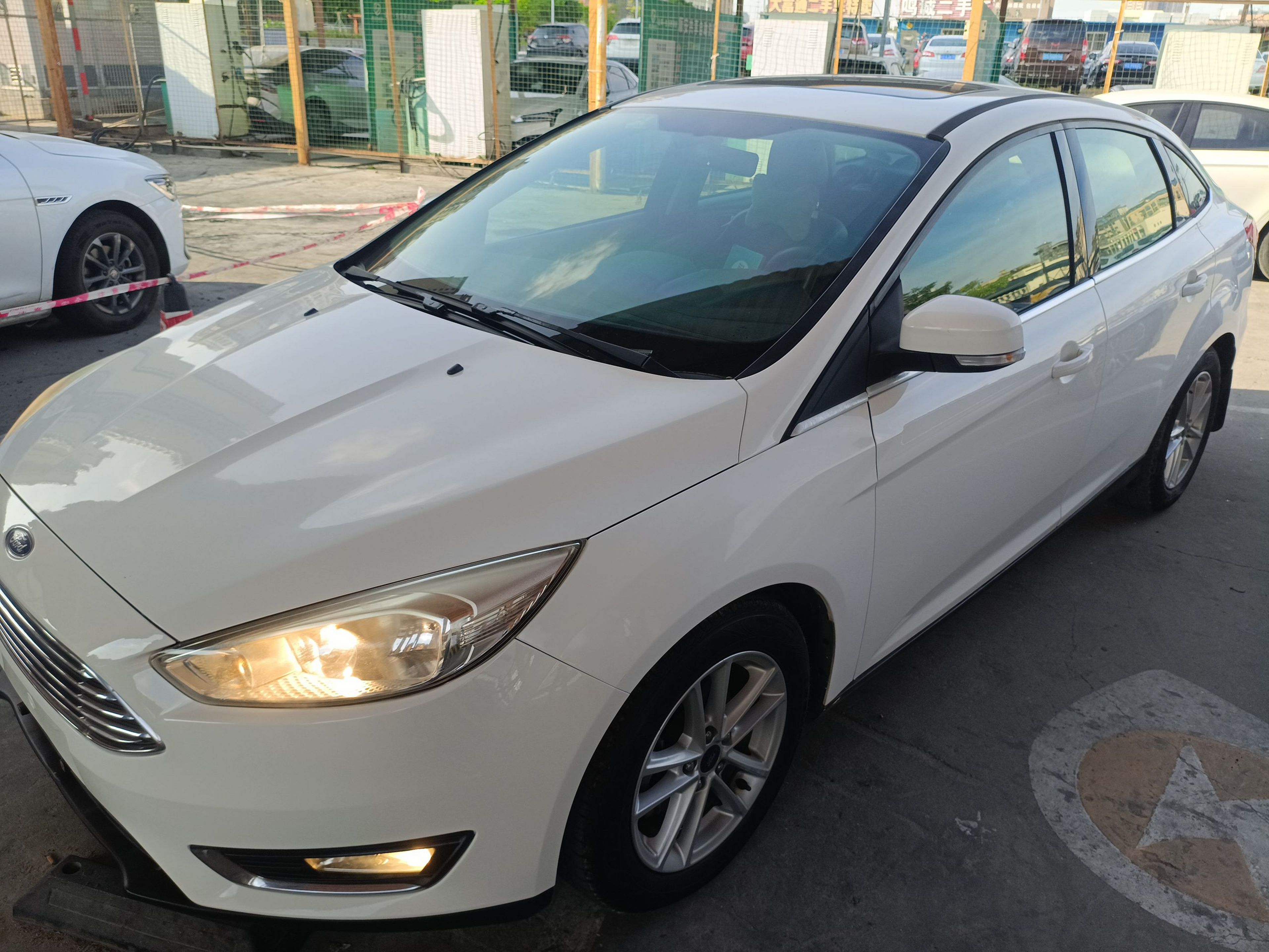 تحت مقدمة السيارة