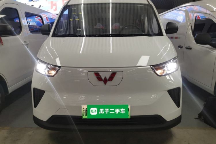 Used Wuling Yangguang 2024 300KM Comfort Version Passenger Van 75kW
