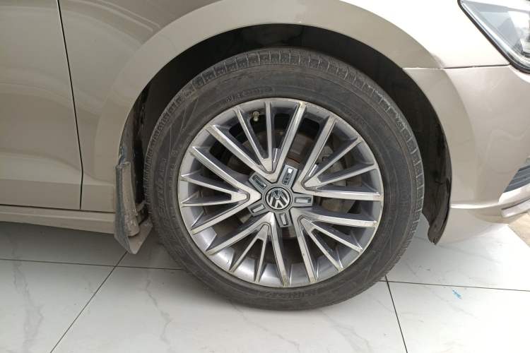 Used Volkswagen Lamando 2015 280TSI DSG Luxury Edition
