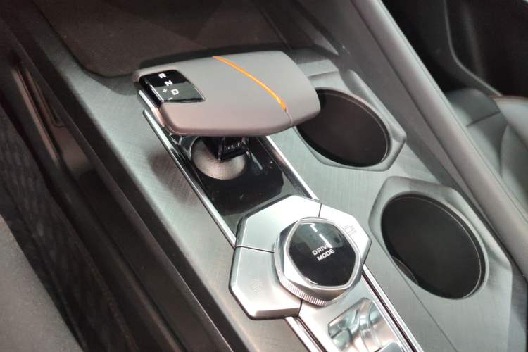 Used Changan UNI-V 2024 1.5T Luxury Edition
