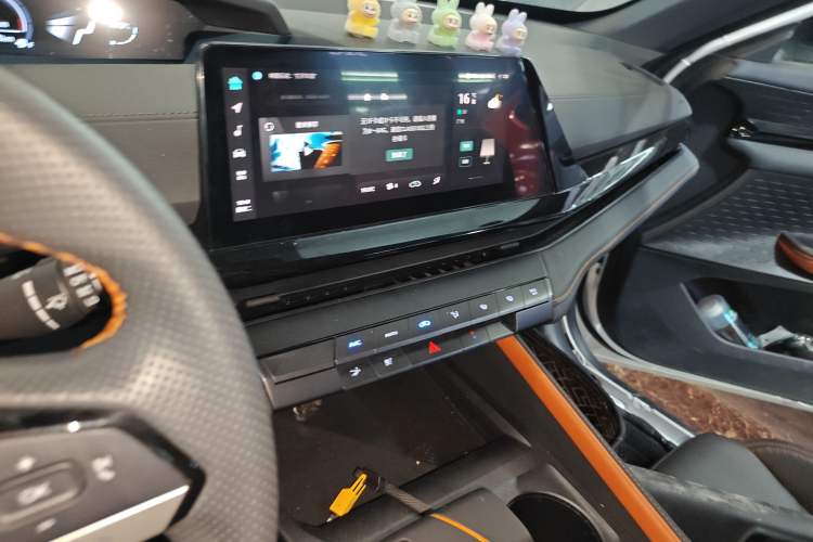 Used Changan UNI-V iDD 2023 Zhidian iDD 1.5T 113km Smart & Fun Version (Rapid Edition)
