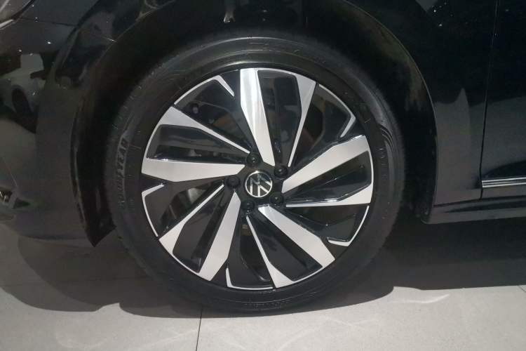 Used Volkswagen Passat 2024 380TSI Dragon Glory Edition
