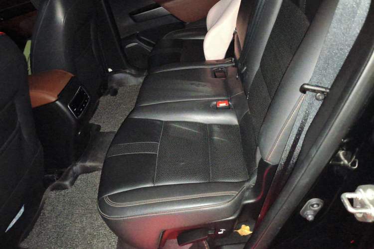 Used GAC Trumpchi GS8 2017 320T Two-Wheel Drive Luxury Smart Connectivity Version (7 Seats)
