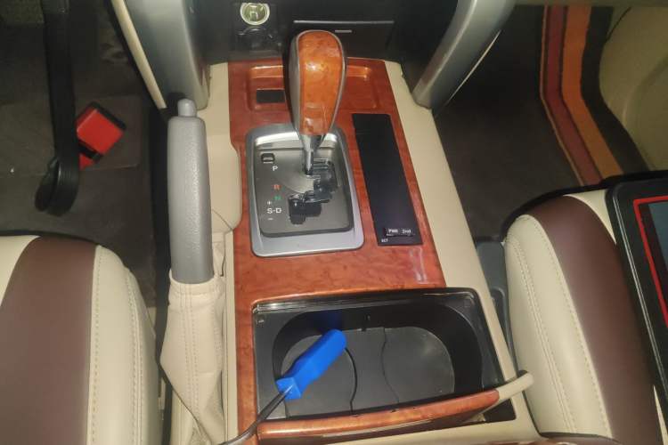 Used Toyota Land Cruiser 2015 4.0L VX-R 8-Seater Middle East Version
