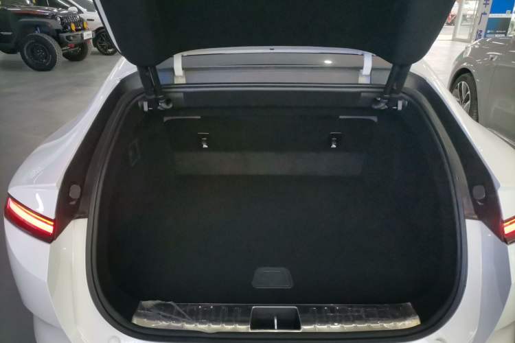 Used  12 2025 Ultra Extended-Range Edition
