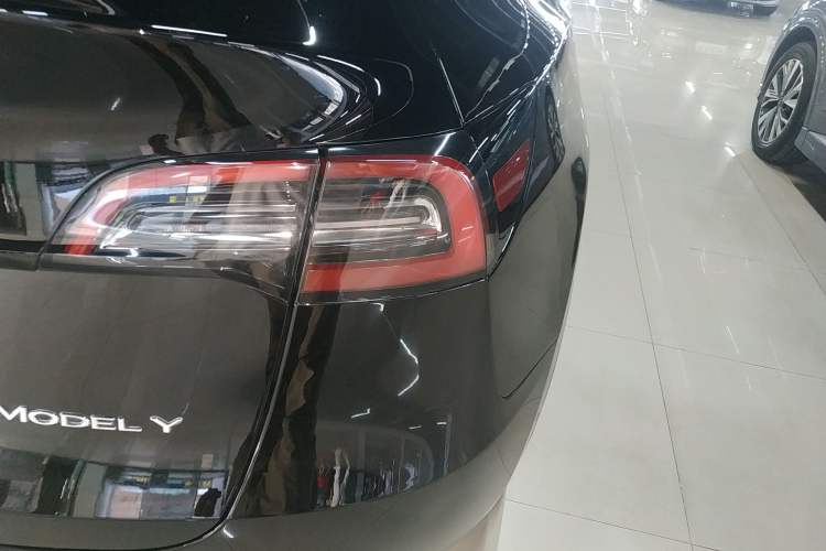 Used Tesla Model Y 2021 Long-Range All-Wheel-Drive Version 3D7
