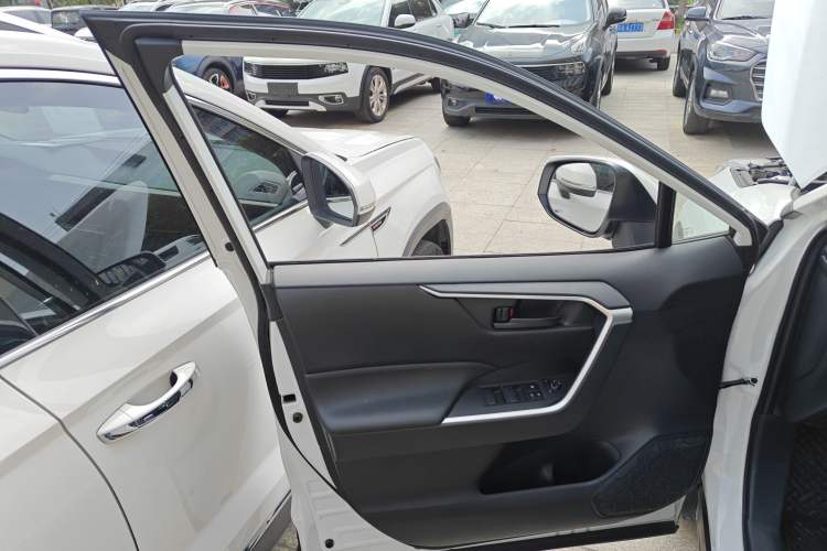 Used Toyota Wildlander 2020 2.0L CVT Two-Wheel Drive Leading Edition
