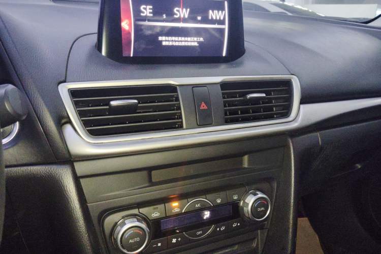 Used Mazda Mazda 3 Axela 2019 Cloud-Controlled Sedan 1.5L Automatic Luxury Model China VI Standard
