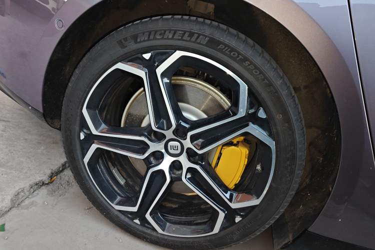 Used  SU7 2024 Rear-Drive Ultra-Long Range Advanced Pro-Level Intelligent Driving Version
