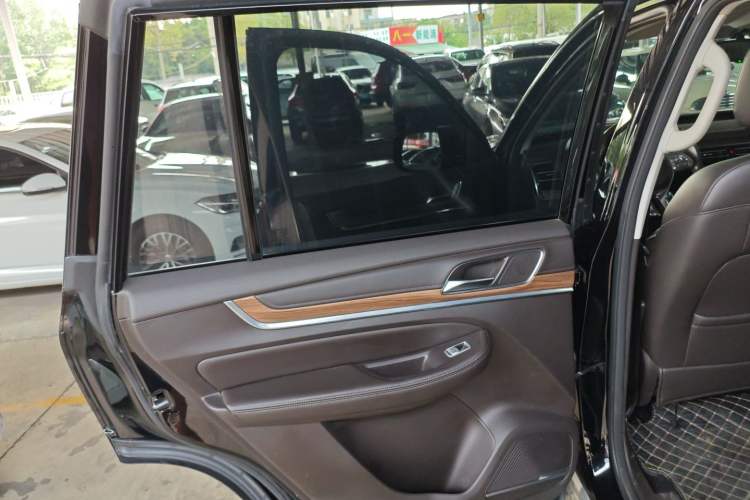 Used Roewe RX8 2019 30T Smart Connectivity Two-Wheel Drive Supreme Flagship Edition
