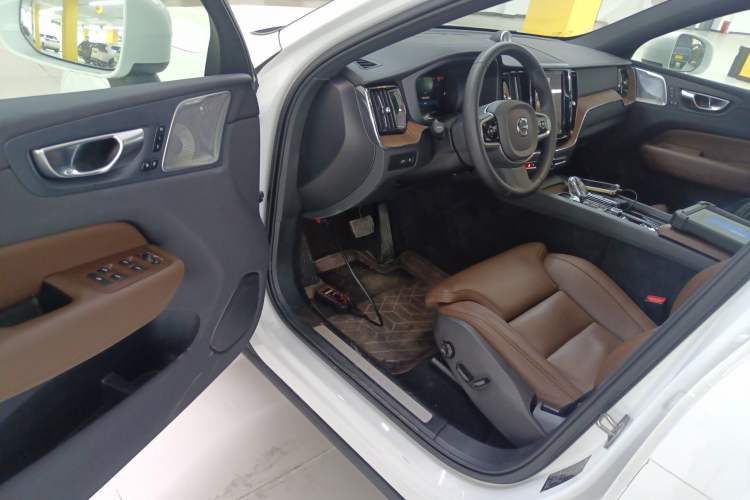 Used Volvo XC60 New Energy 2025 Plug-in Hybrid Long-Range All-Wheel Drive Smart Luxury Edition