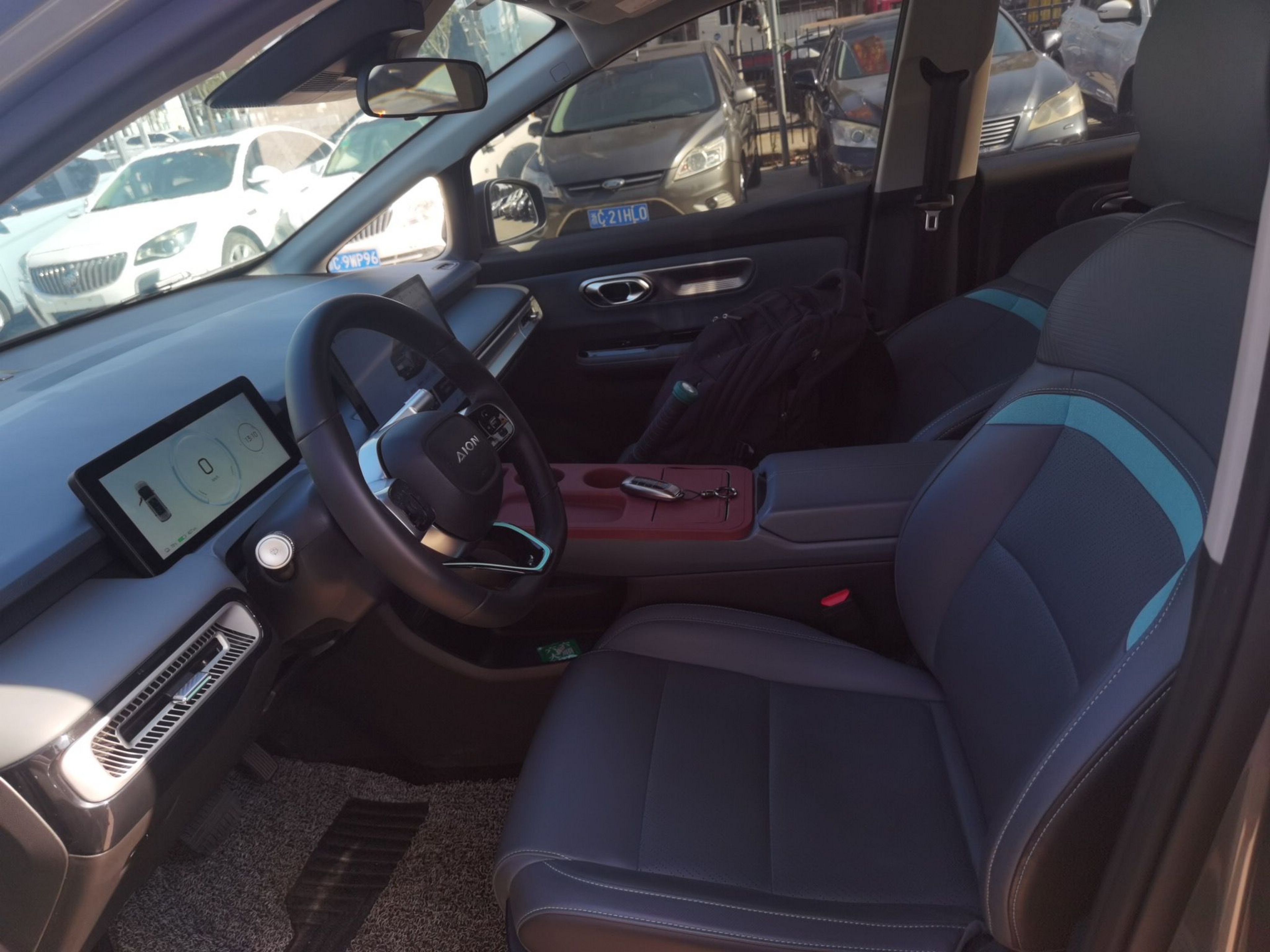 Переднее сиденье в автомобиле