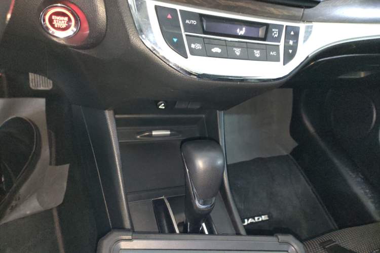 Used Honda Jade 2017 1.8L automatic Comfort version 5 seats
