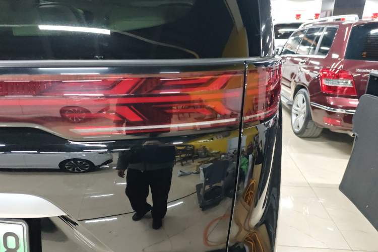 Used Denza D9 2022 DM-i 970 Four-Wheel Drive Prestige Model
