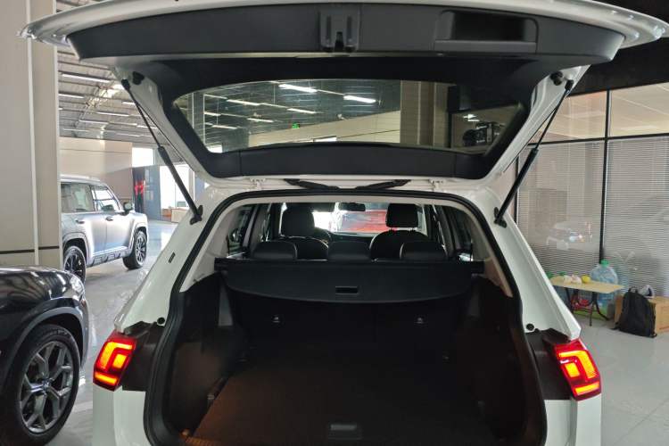 Used Volkswagen Tiguan L 2020 330TSI Automatic Two-Wheel Drive Panoramic Comfort Edition China VI Standard
