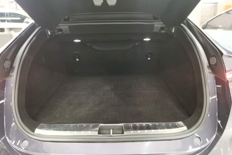 Used  12 2023 700 Three-Laser Rear-Wheel Drive Luxury Edition