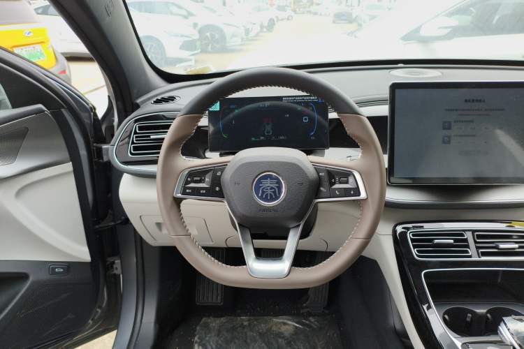 Used BYD Qin PLUS 2024 HONOR Edition DM-i 120KM Beyond Model
