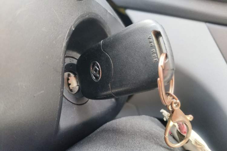 Used SAIC MAXUS Xintu V80 2023 2.0T AMT Classic Aoyuntong Long Wheelbase Mid-Height 6/7/8/9-Seater