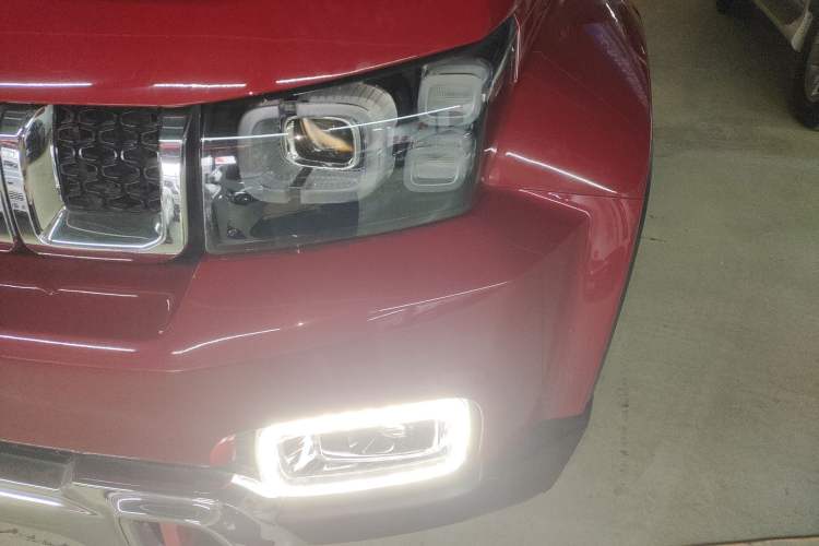 Used  BJ40 2019 2.0T Automatic Four-Wheel Drive Urban Hunter Edition Flagship Model China V Emission Standard