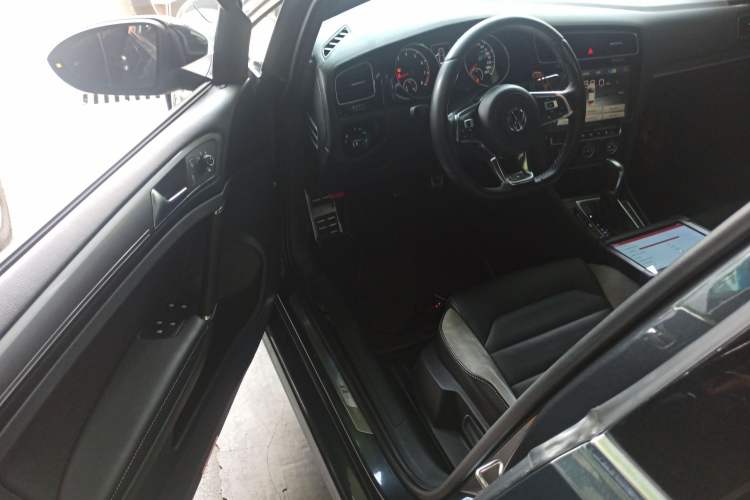 Used Volkswagen Golf 2016 1.4TSI Automatic R-Line
