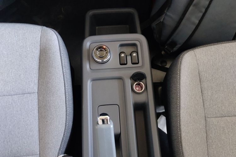 Used Wuling Yangguang 2024 300KM Comfort Version Passenger Van 75kW
