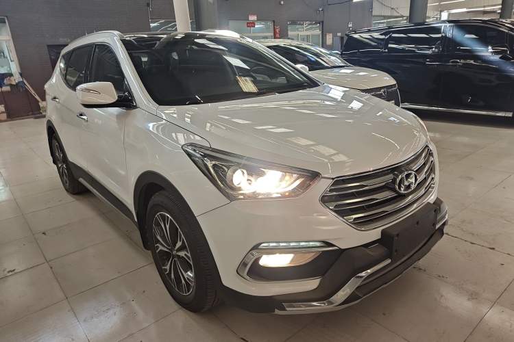 Used Hyundai Santa Fe 2017 2.0T Automatic All-Wheel Drive Smart 7-Seater
