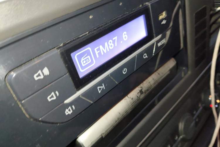 Used SAIC MAXUS Xintu V80 2024 Aotong Value Edition 6MT Long-Wheelbase Mid-Roof Model with 127 Ps Available in 6/7/8/9-Seater Configurations
