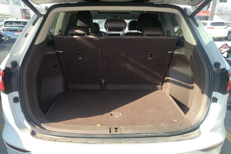 Used Volkswagen Viloran 2024 330TSI Luxury Edition
