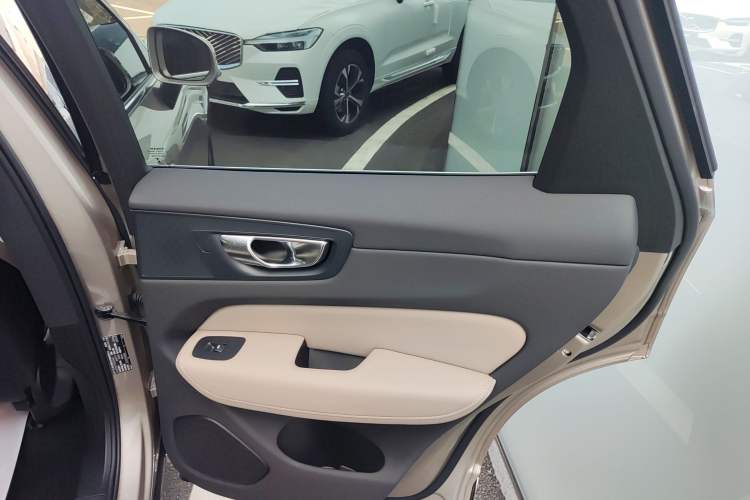 Used Volvo XC60 2026 B5 4x4 Smart Luxury Edition
