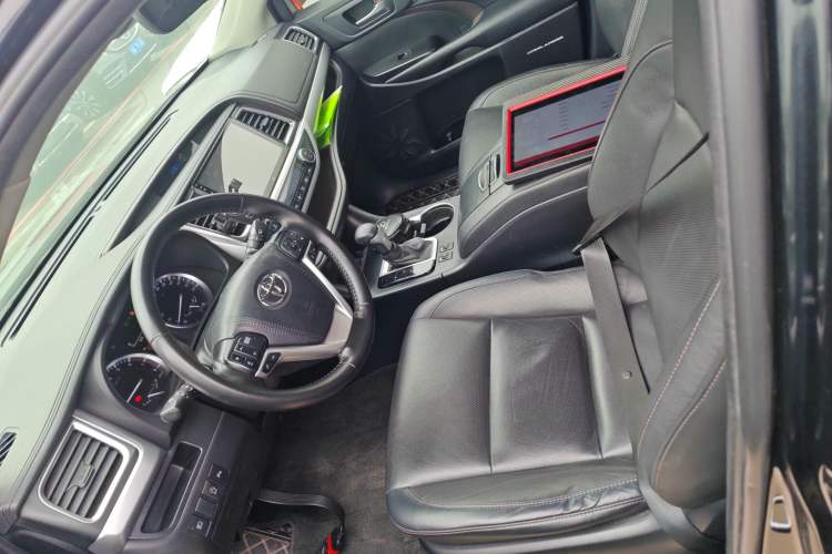 Used Toyota Highlander 2018 2.0T Four-Wheel Drive Luxury Version 7 Seats China VI Standard
