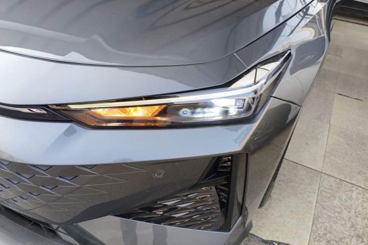 Used Changan UNI-V 2024 1.5T Prestige Edition
