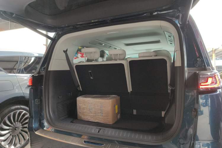 Used VOYAH Dream 2025 PHEV Four-Wheel Drive Excellence Kunpeng Edition
