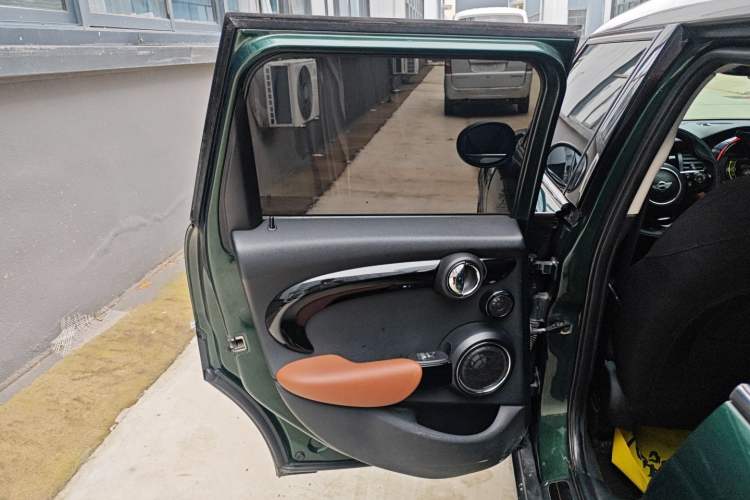 Used  MINI 2016 1.5T COOPER SEVEN Five-Door Edition
