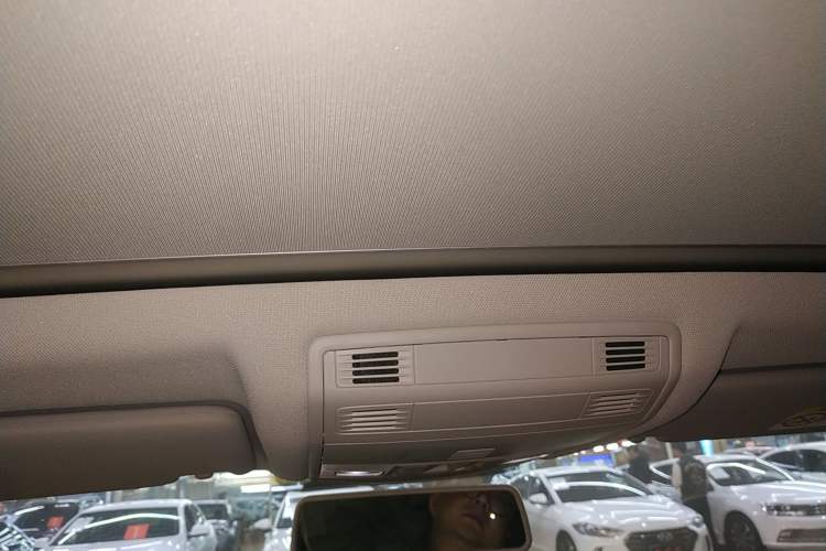 Used Volkswagen T-ROC 2019 230TSI DSG Two-Wheel-Drive Advanced Version China VI Standard
