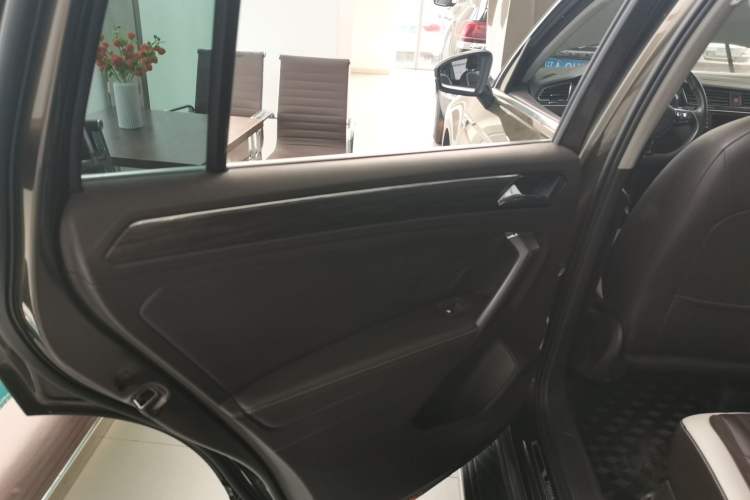 Used Volkswagen Tiguan L 2017 380TSI Automatic All-Wheel-Drive Luxury Edition