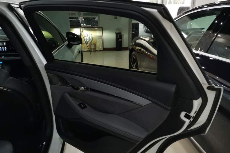 Used VOYAH PASSION 2024 PHEV Four-Wheel Drive Ultra-Long Range Executive Edition
