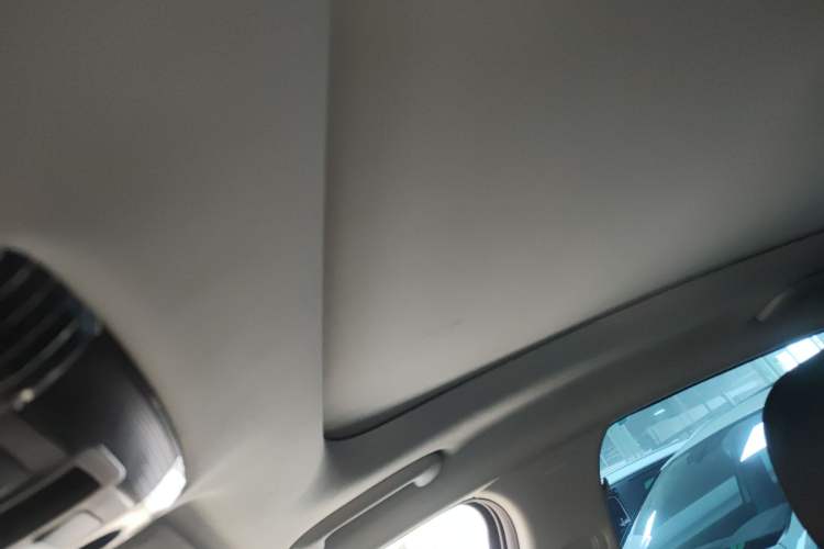 Used Kia Sportage (Chinese Domestic Model) 2025 2.0T Two-Wheel-Drive Prestige Edition