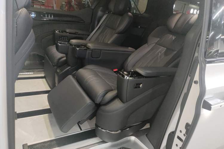 Used Zeekr 009 2024 Six-Seat Executive Version 4WD 108 kWh
