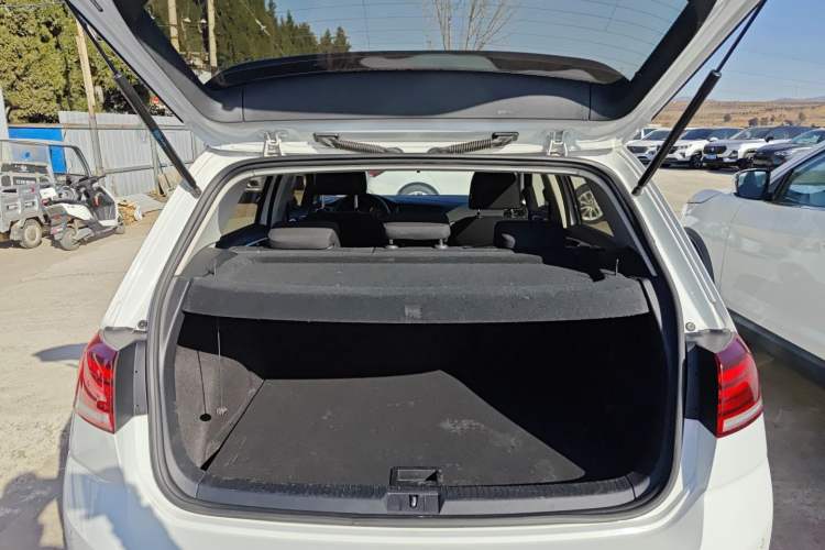 Used Volkswagen Golf 2020 Zhiai Edition 200TSI DSG Comfortable & Ambitious Version
