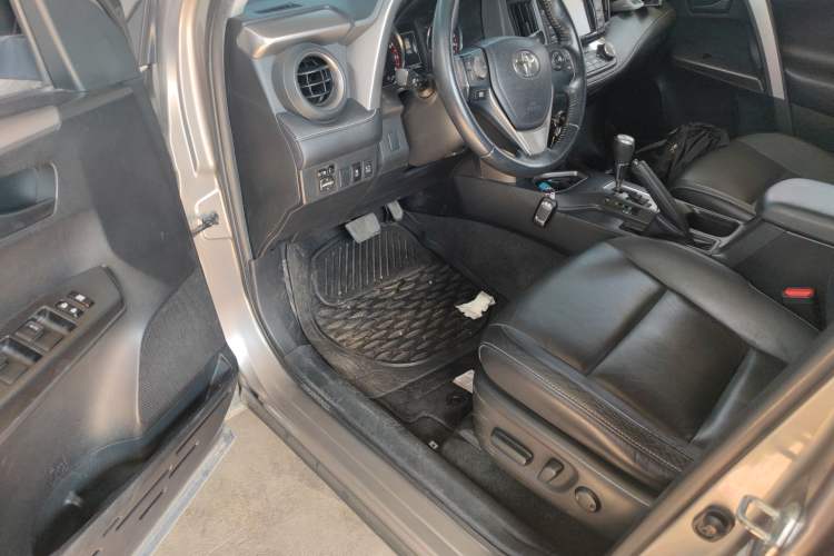 Used Toyota RAV4 2016 2.5L Automatic 4x4 Elite Edition
