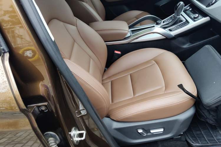 Used Geely Auto Emgrand X7 Sport 2016 1.8TD Automatic ZhiZun Version
