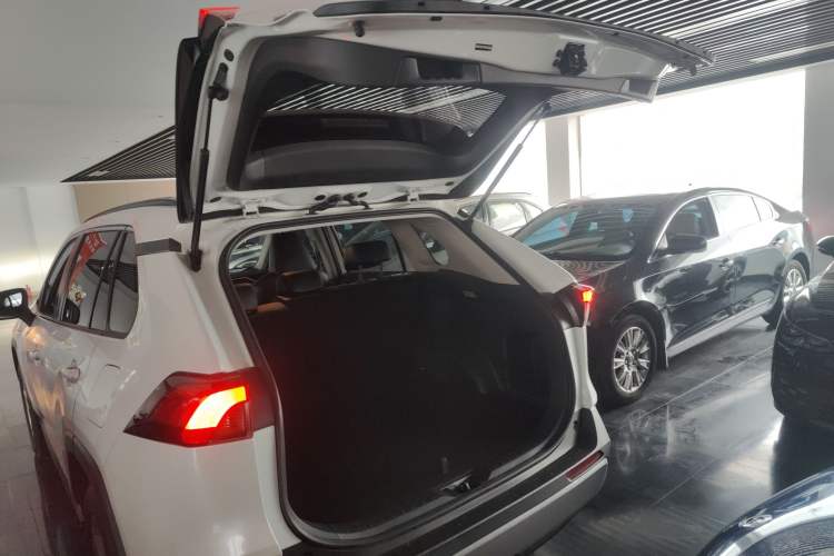 Used Toyota RAV4 Rongfang Plug-in Hybrid 2022 2.5L Two-Wheel Drive Elite Pro
