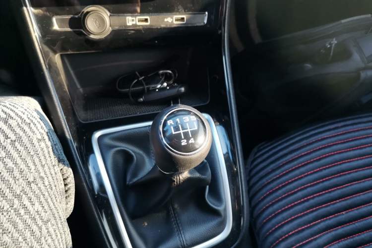 Used Roewe i5 2020 1.5L Manual 4G Connect Luxury Edition
