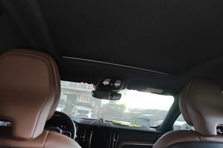 Used Volvo XC60 New Energy 2025 Plug-in Hybrid Long-Range All-Wheel Drive Smart Luxury Edition
